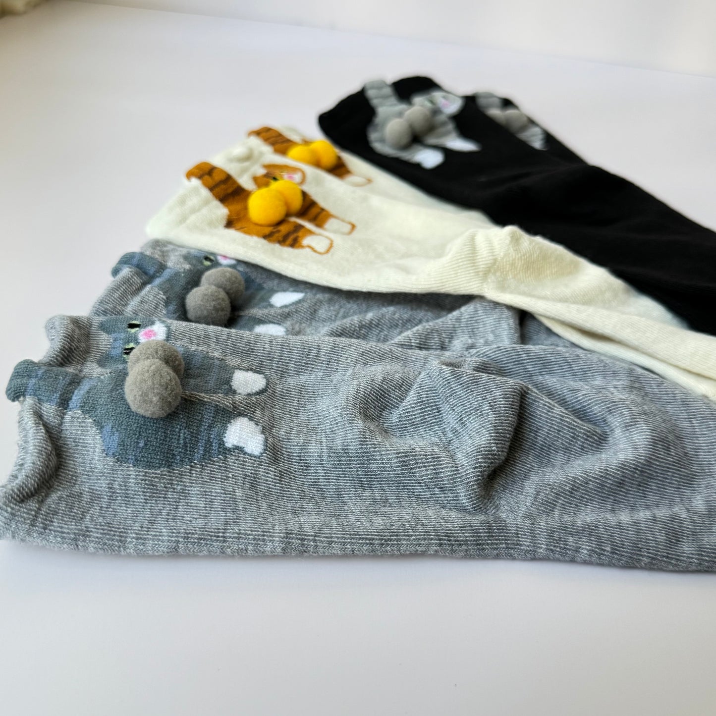 🐾 Peek-a-Tail Cat Socks – 3 Colors