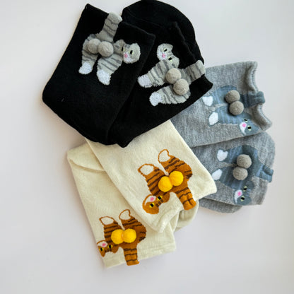 🐾 Peek-a-Tail Cat Socks – 3 Colors