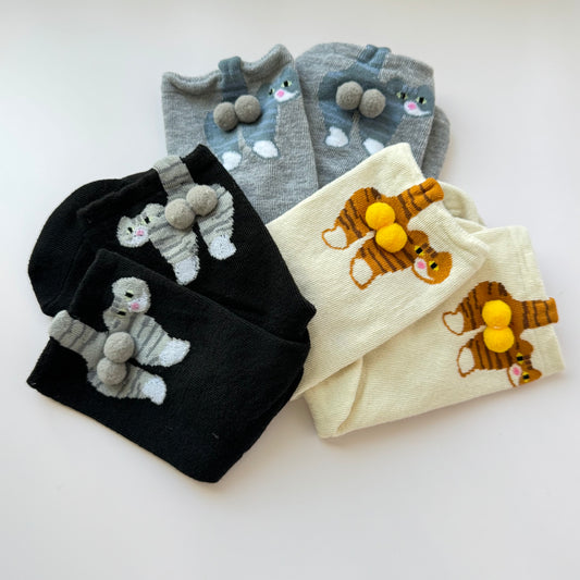 🐾 Peek-a-Tail Cat Socks – 3 Colors