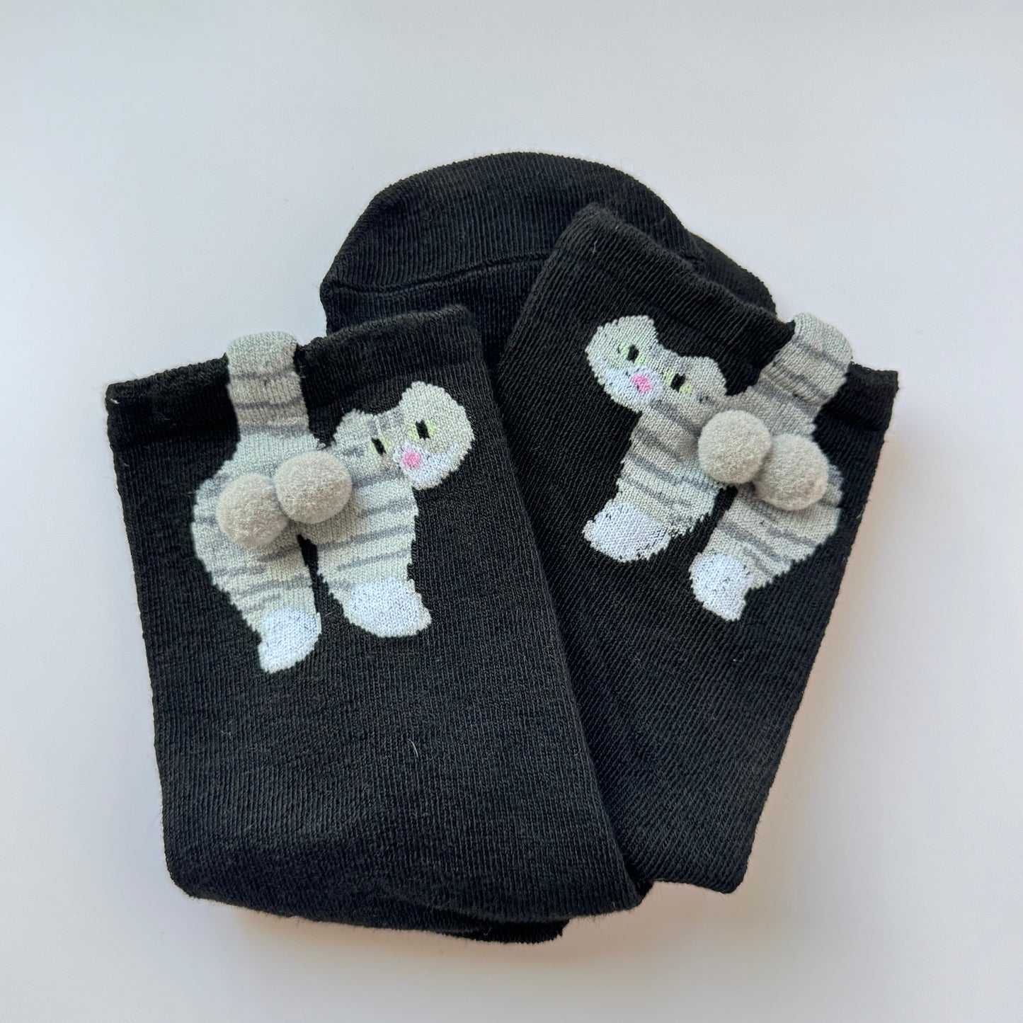 🐾 Peek-a-Tail Cat Socks – 3 Colors