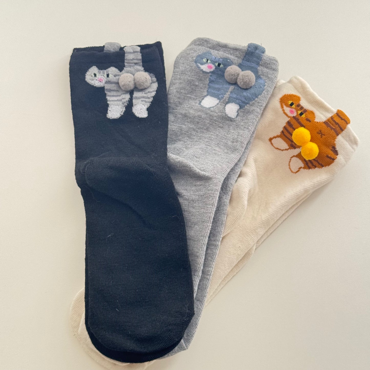 🐾 Peek-a-Tail Cat Socks – 3 Colors