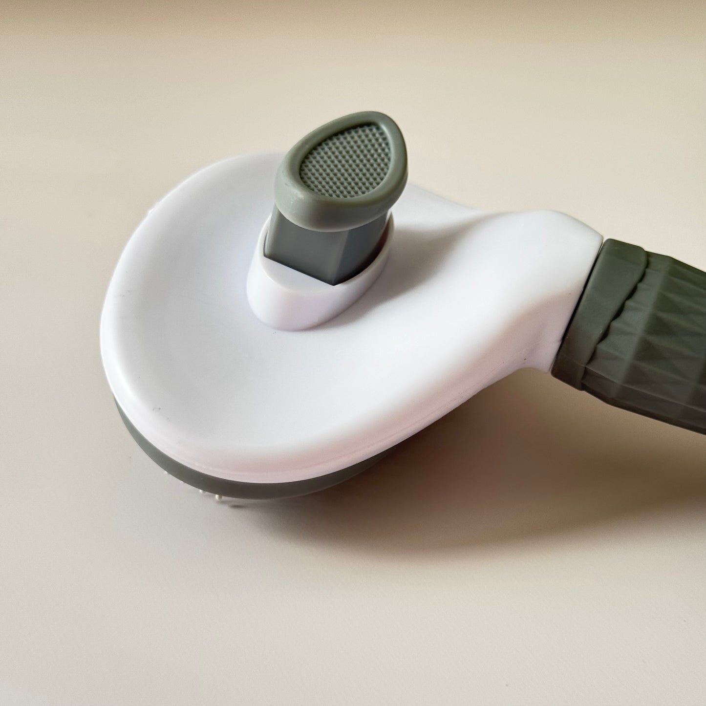 ✨ Pet Grooming Brush for Cats & Dogs – Pink & Gray 🐾